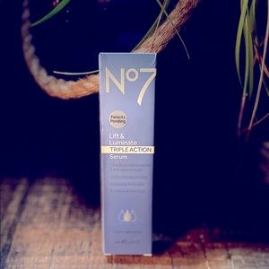 No.7 lift  and illuminate face serum